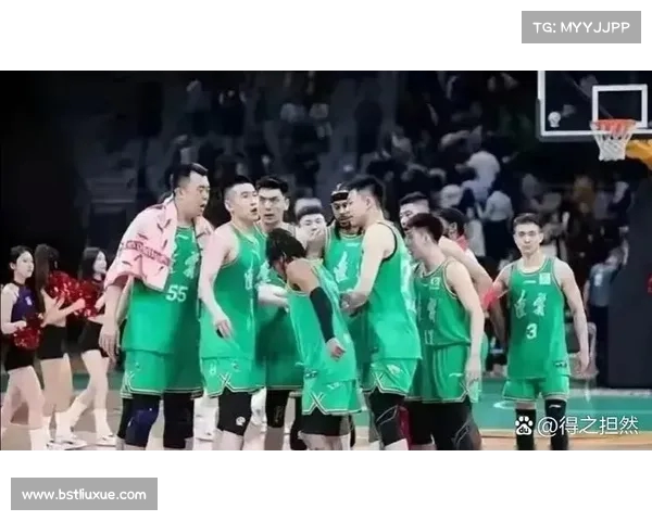 某足球俱乐部正式签约国际知名球员 合同为期四年助力球队冲击冠军 某足球俱乐部正式签约国际知名球员 合同为期四年助力球队冲击冠军